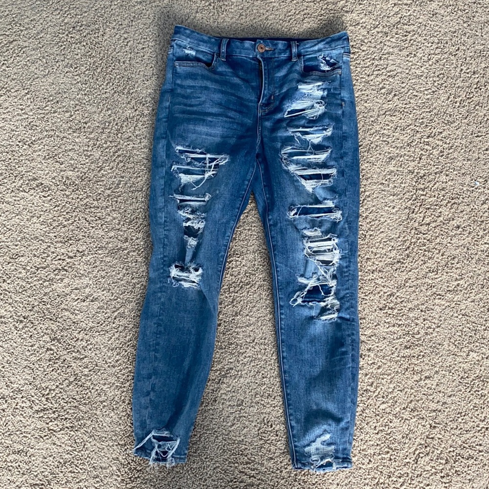 GREAT CONDITION! AE Ripped High Rise Stretch Jeans